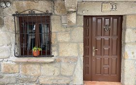 A Casiña de Juan en el centro del pueblo